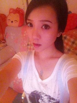 吃狐妖的小鹰主播照片