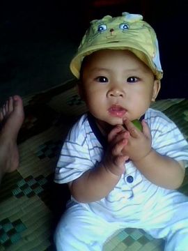 郑包贼主播照片