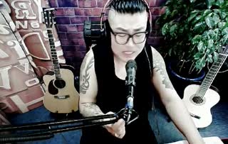 每当雪花纷纷飘落~想你是我戒不掉的习惯~