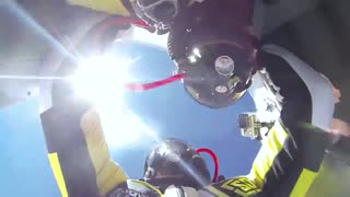 极限-15年-一万米高空跳下来是什么感觉 第一视角跟着高空跳伞者一起飞