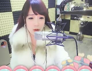 六间房秀场真人主播♬&hearts;瑶&hearts;代理直播中