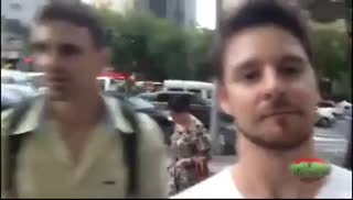 猥琐大叔乱入妹子自拍 傲娇萝莉累觉不爱