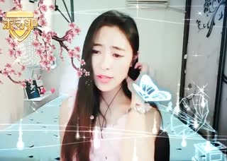 妹子秀唱一首欢快的曲儿~快跟着节奏舞动起来~