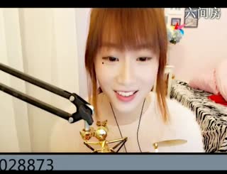 六间房性感主播爱唱歌的小二彤 互动直播中