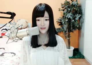 《绿罗裙》在风中一伸手却一场空~眼角泪在云中一回忆就随风~