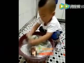 农村娃就是猛，肚子都笑疼！
