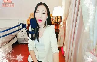 美女主播一首《爱要逃》太好听了~