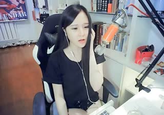 《有一天》悲伤会淡思念会浅~都不必觉得对谁有亏欠~