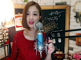 漂亮美眉深情演唱《月半小夜曲》，让人心醉~