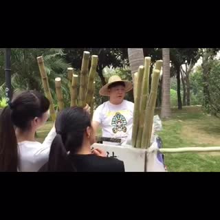 买椰子要砍价！砍价不是砍架，哈哈哈[哈哈]