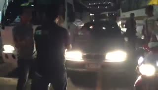 幸运还是悲剧！菲律宾小伙路上和小泽玛利亚撞了