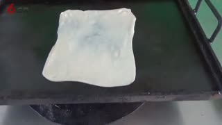 小摊上鸡蛋灌饼的做法大全