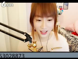 六间房最红主播爱唱歌的小二彤 秀唱直播
