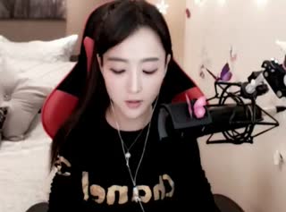 傻傻厮守你的承诺，《两个人的回忆一个人过》~