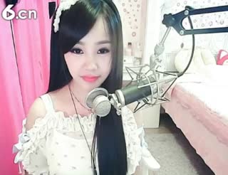 六间房美女主播╰⋛泡沫ღ寒兮⋚╯秀场视频