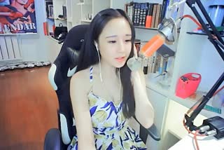 妹子翻唱《小时代》主题曲《时间煮雨》
