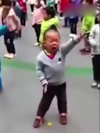 要笑尿了！这谁给配的音，一点违和感都木有哇