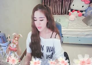 我们是两条《平行线》~没法靠近也没法太远~