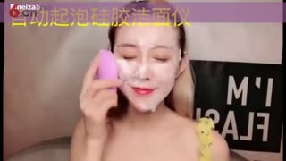 依美莎白洁面仪，使用的效果真的不错，深层清洁毛孔