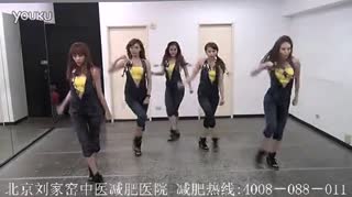 做减肥操 加快肠胃的蠕动