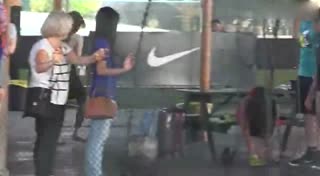 来看妹子大秀球技