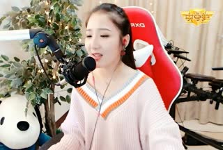 可爱的妹子给你唱一曲超可爱的歌，让你忘掉烦恼