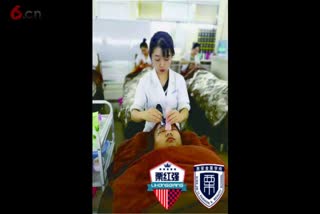 西安最有名的美容养生短期培训学校前十名金栗栗红强美容美发化妆学校学生实操练习