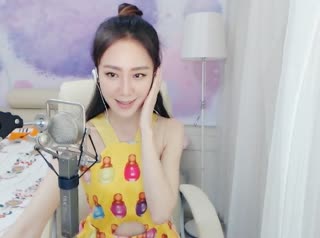 看见蟑螂我《不怕不怕》啦~我神经比较大
