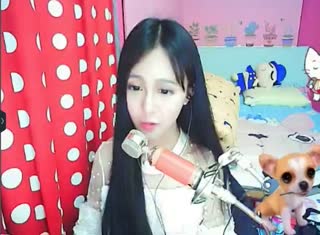 《明明就》不习惯牵手，为何却主动把手勾~