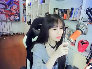甜美主播翻唱《她说》，唱得如此深情~