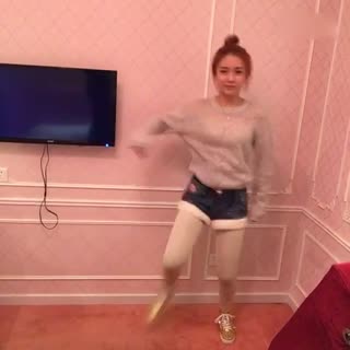 屯儿 完整版我也学之前那三个小伙子跳一个
