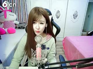 六间房秀场真人主播久美互动直播中