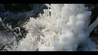 太原村民自制“冰雪世界” 百米冰瀑场面壮观