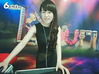 六间房热门女主播⒎門★暮歌丫宝