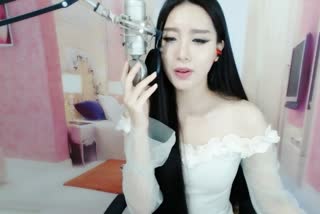 《想起》我和你牵手的画面~泪水化成雨下满天