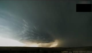 实拍美国天空超级雷雨胞 似外星飞船