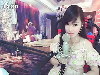 六间房美女主播❤❤沐寇唱小丑鱼