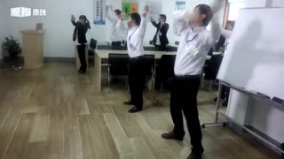 克霾环保员工的抓钱舞！