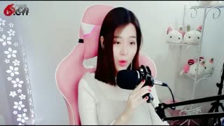 美女主播翻唱《丫头》蛮好听