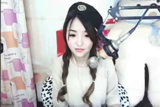 六间房呆萌女主播あい❤林小幂❤互动直播中