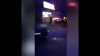 监控：俄罗斯一笨贼试图用偷来的拖拉机铲走ATM机