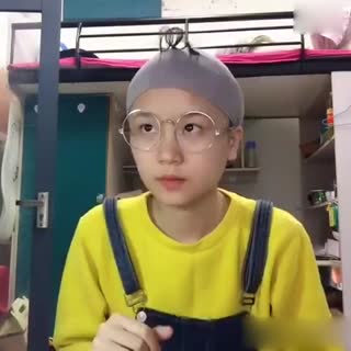 真人版的小黄人，可爱爆表《(￣︶￣)》毫无违和