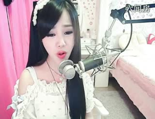 六间房美女主播╰⋛泡沫ღ寒兮⋚╯ 交友聊天