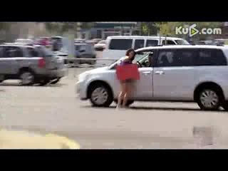 恶搞 比基尼大叔 欢乐洗车 给你无限基情享受