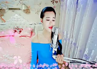 爱着你像心跳难触摸~画着你画不出你的骨骼