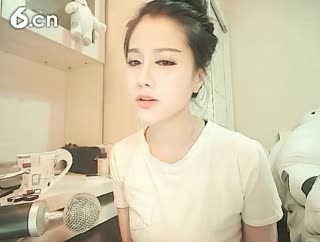 六间房美女主播EE深情演唱