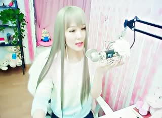 萌妹子翻唱《生日快乐》~