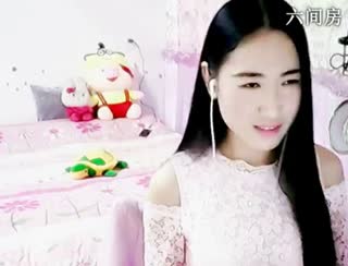 六间房美女主播蓝铯竹叶互动直播中