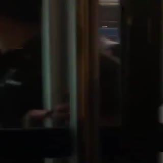 如何成功引起偶像的注意