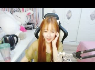 一首适合晚上一个人听的歌曲~《月半小夜曲》